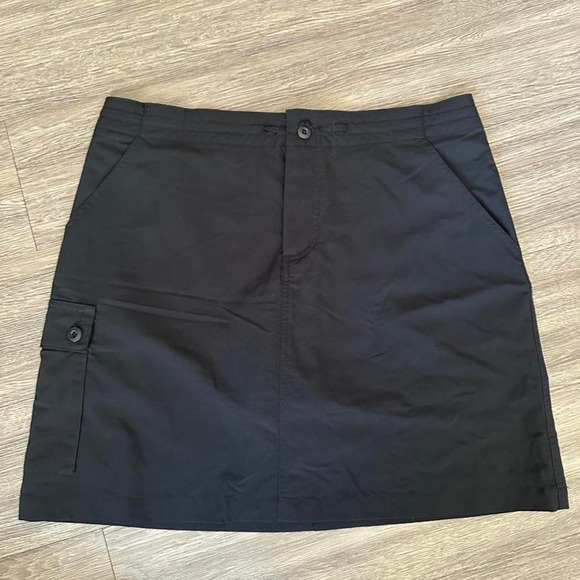 Patagonia Dresses & Skirts - Patagonia Women's Black Cargo Pocket Skort Size 8